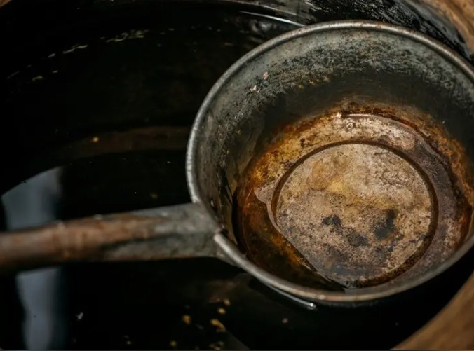 可樂還能洗鍋？實驗顯示除焦漬效果顯著